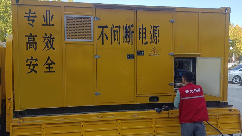 昆都仑柴油发电机组和UPS电源配合使用时，如何避免切换过程中的电力中断？